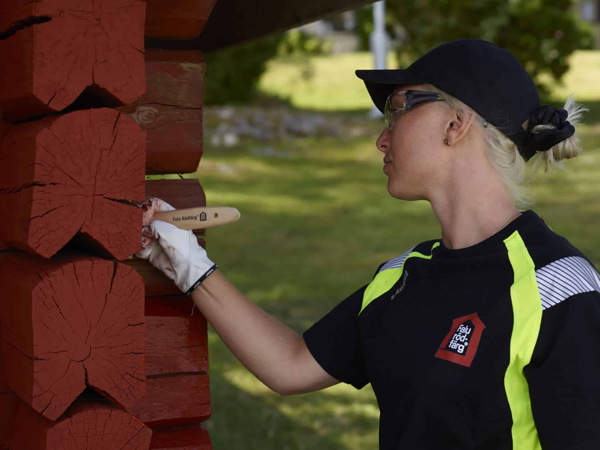 Ska man stryka på tjockt med färg när man målar med Falu Rödfärg?