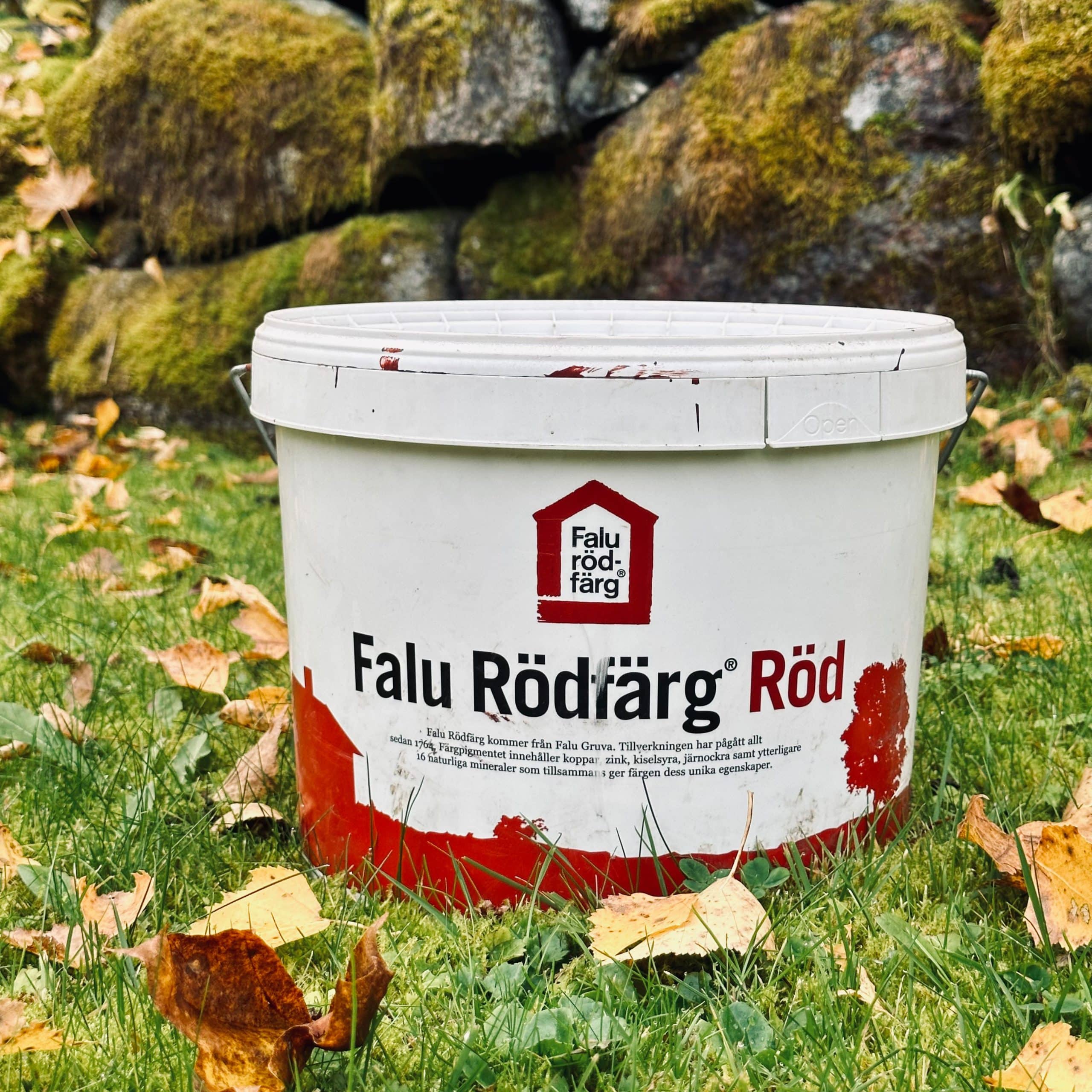 Färg-Burk med falu rödfärg målarfärg