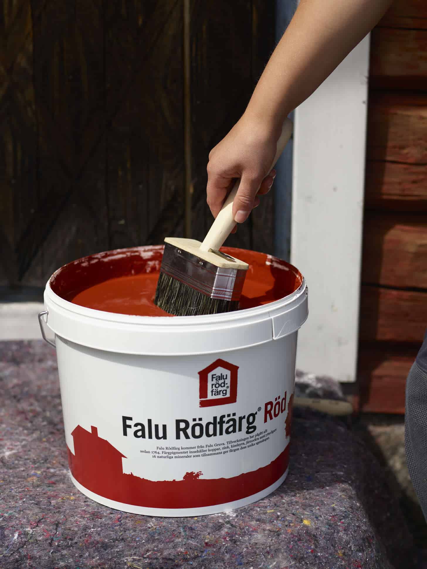 Hur länge håller en burk Falu Rödfärg?